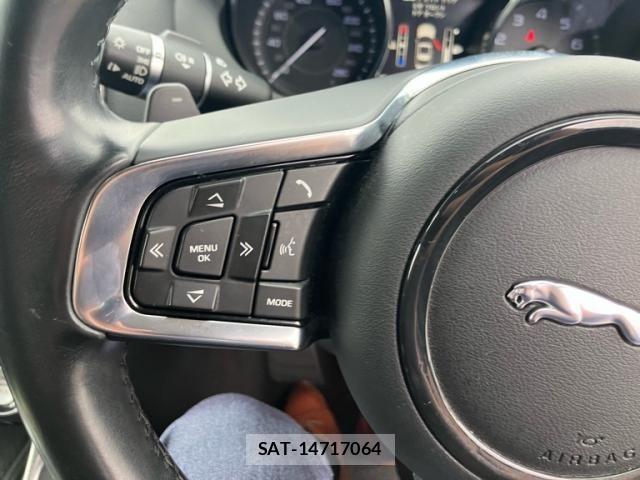 Jaguar XE 2016-04 1660902-20