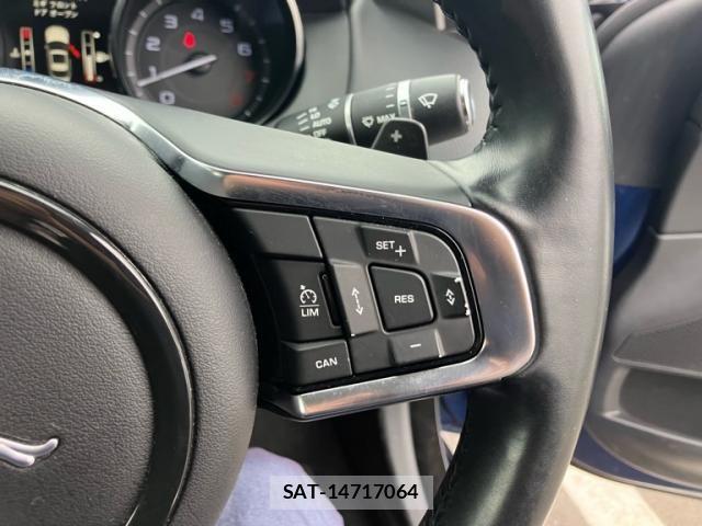 Jaguar XE 2016-04 1660902-21