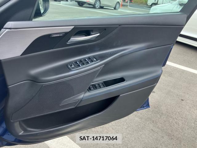 Jaguar XE 2016-04 1660902-24