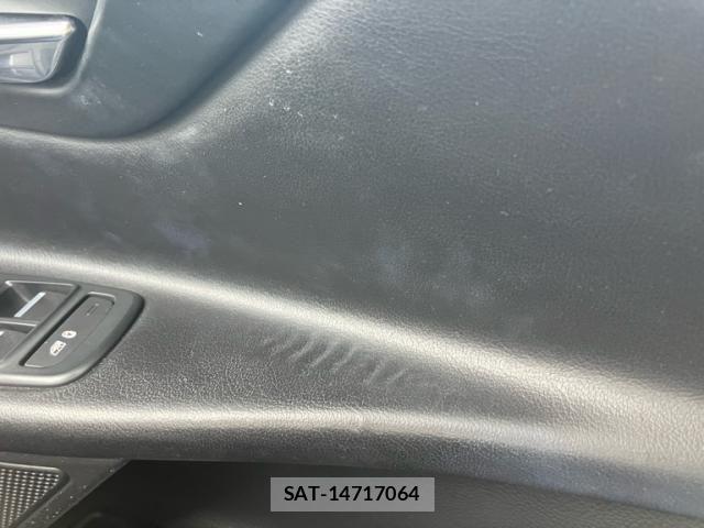 Jaguar XE 2016-04 1660902-25