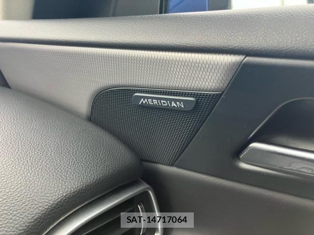 Jaguar XE 2016-04 1660902-26