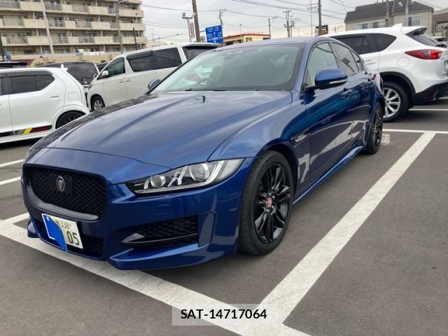 Jaguar XE 2016-04 1660902-2