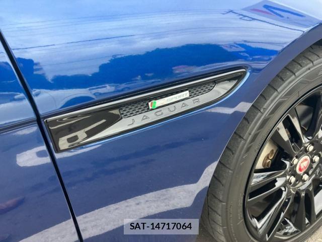 Jaguar XE 2016-04 1660902-5
