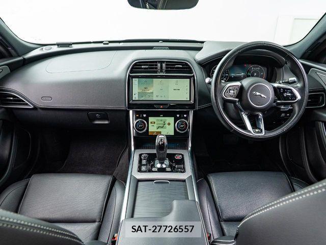 Jaguar XE 2021-05 3375996-1