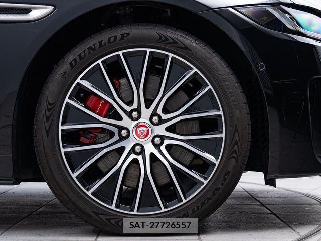 Jaguar XE 2021-05 3375996-2