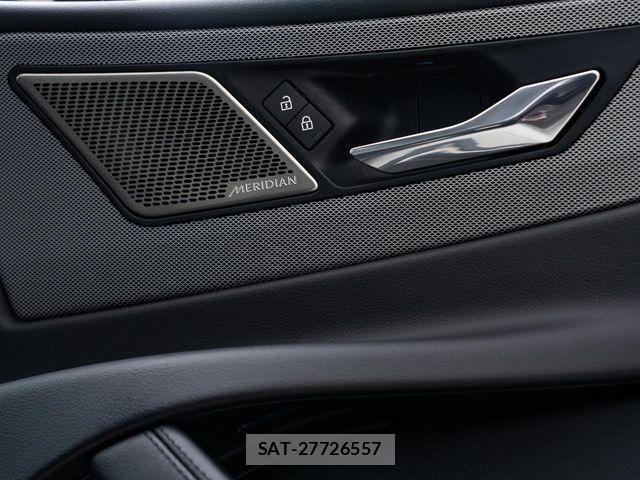 Jaguar XE 2021-05 3375996-3