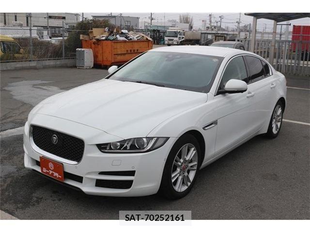 Jaguar XE 2016-06 4043749-14