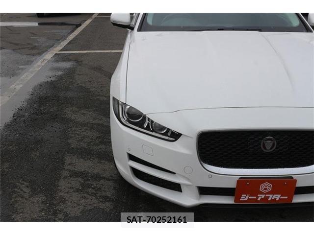 Jaguar XE 2016-06 4043749-15