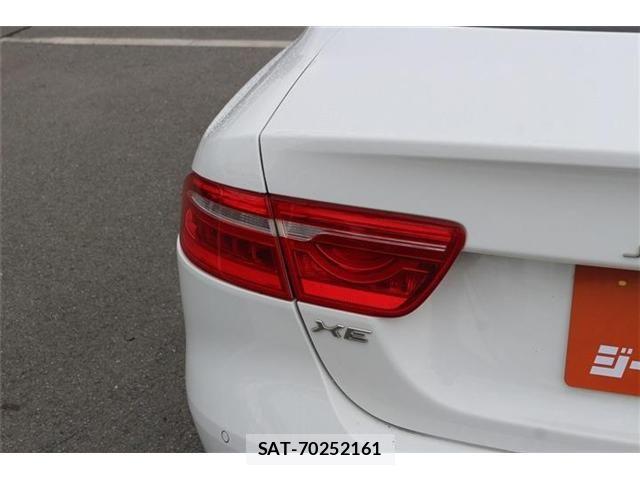 Jaguar XE 2016-06 4043749-22