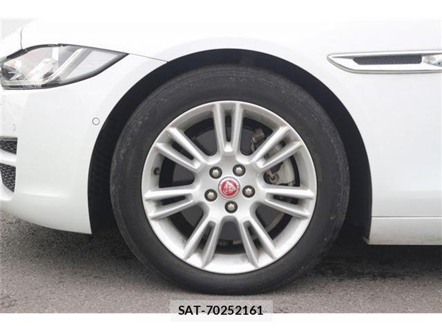 Jaguar XE 2016-06 4043749-23