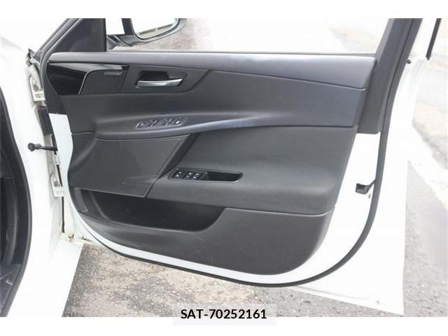 Jaguar XE 2016-06 4043749-27