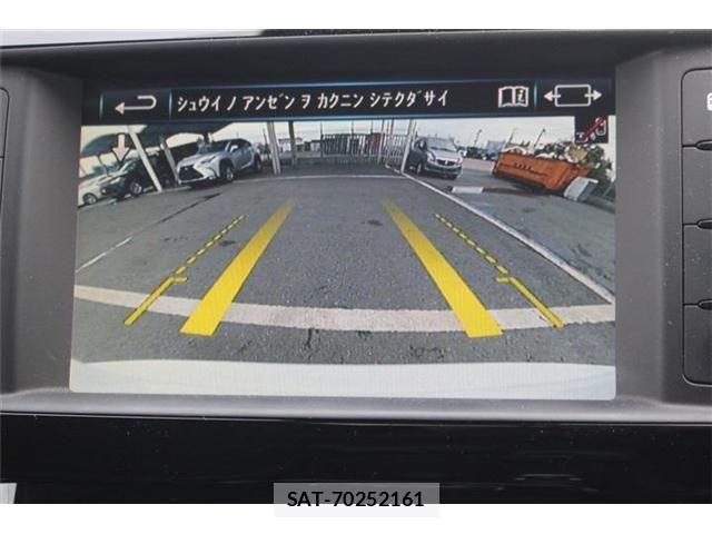 Jaguar XE 2016-06 4043749-2