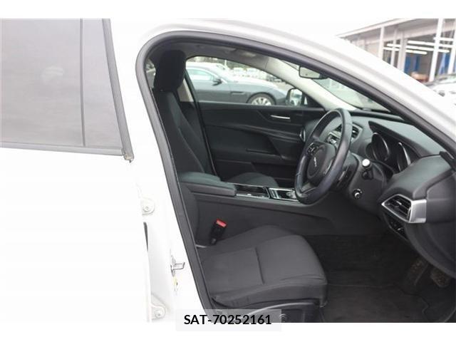 Jaguar XE 2016-06 4043749-29
