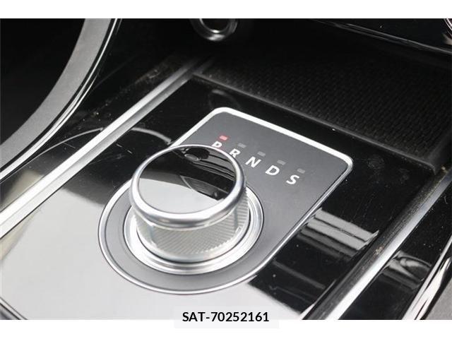 Jaguar XE 2016-06 4043749-4