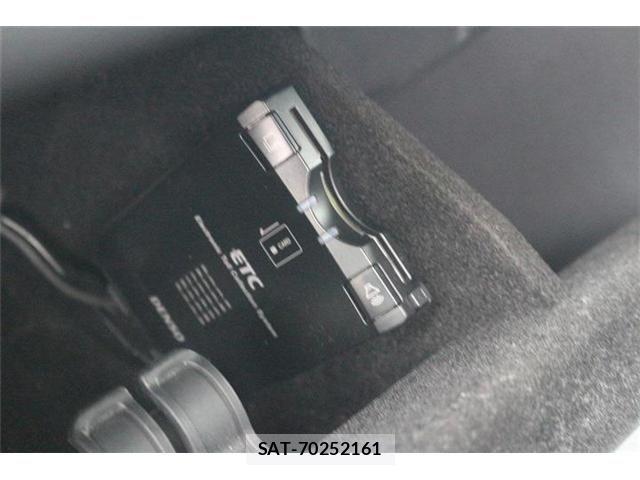 Jaguar XE 2016-06 4043749-6