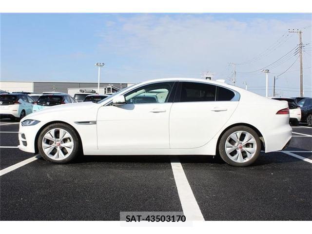 Jaguar XE 2020-06 4392781-9