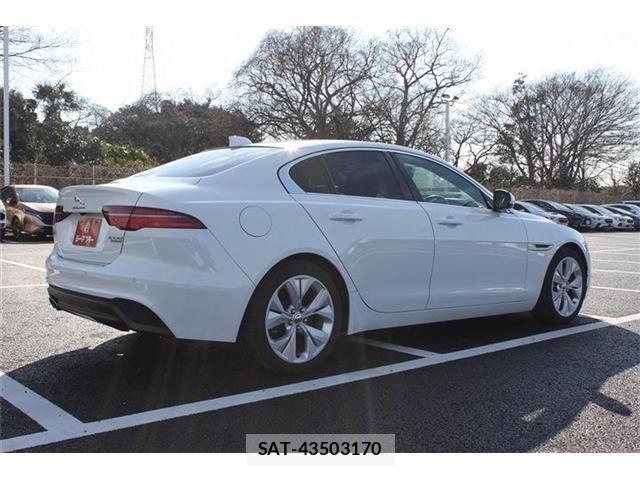 Jaguar XE 2020-06 4392781-13