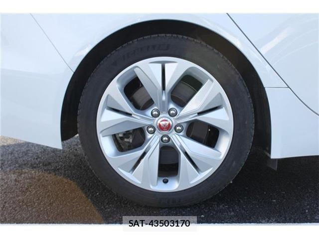 Jaguar XE 2020-06 4392781-17