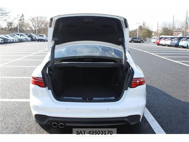Jaguar XE 2020-06 4392781-22