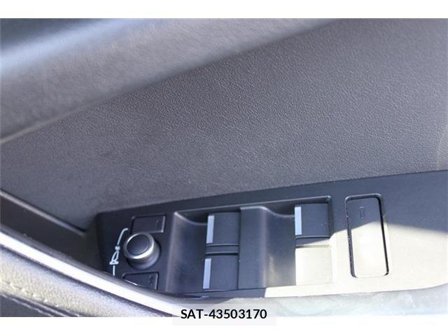 Jaguar XE 2020-06 4392781-28