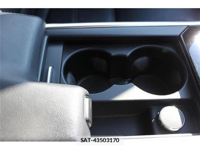 Jaguar XE 2020-06 4392781-29