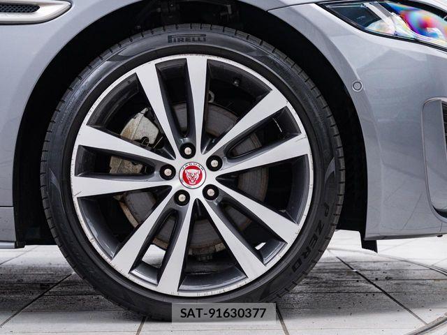 Jaguar XE 2021-06 4594187-10