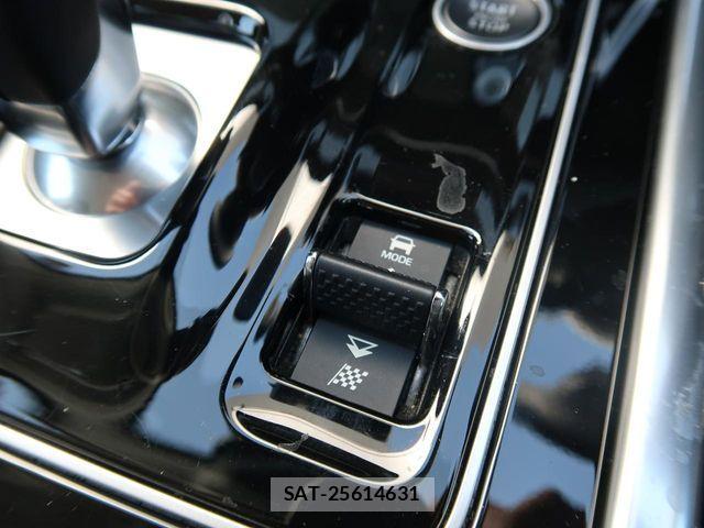 Jaguar XE 2020-12 6001440-11