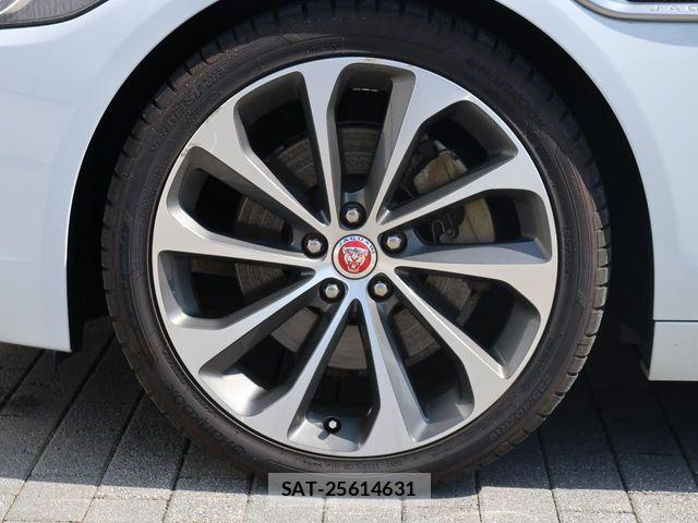 Jaguar XE 2020-12 6001440-17