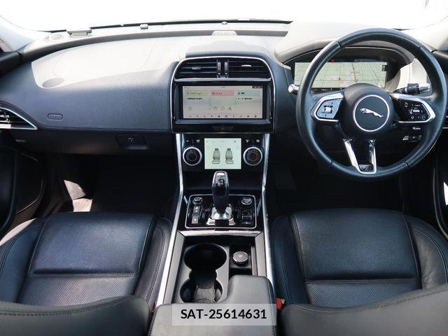 Jaguar XE 2020-12 6001440-1