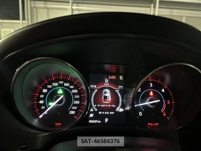 Jaguar XE 2017-03 6001441-1