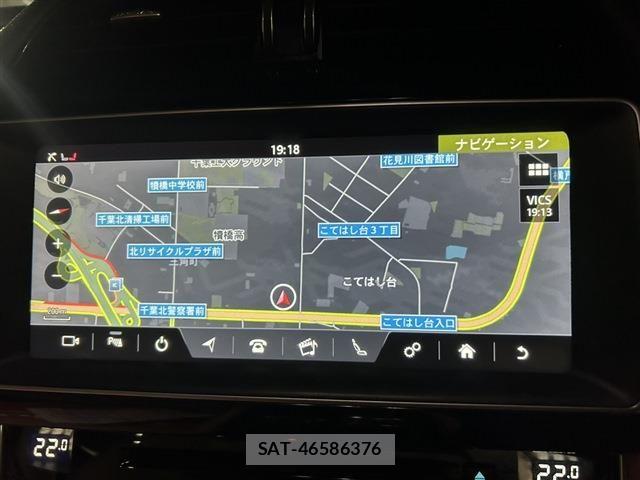 Jaguar XE 2017-03 6001441-2