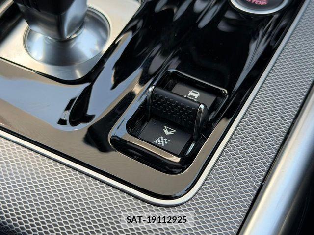 Jaguar XE 2022-01 6304658-12