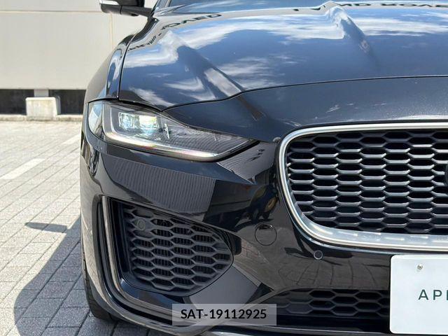 Jaguar XE 2022-01 6304658-13