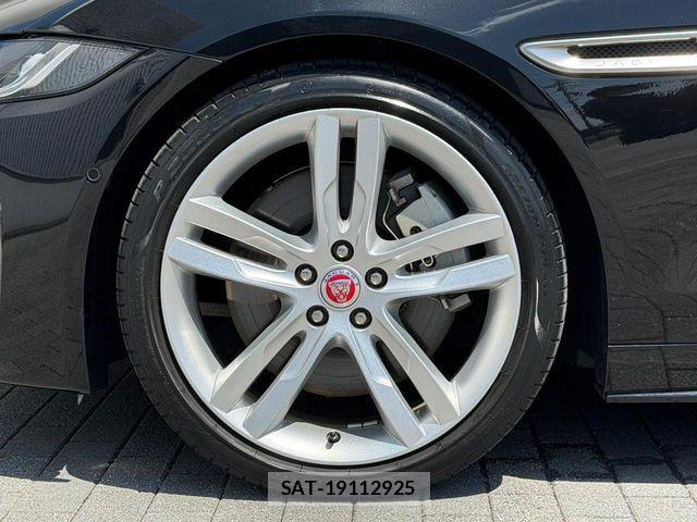 Jaguar XE 2022-01 6304658-14