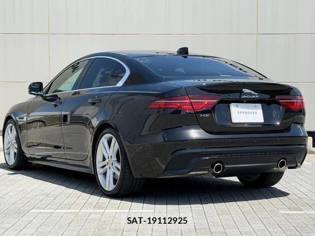 Jaguar XE 2022-01 6304658-18