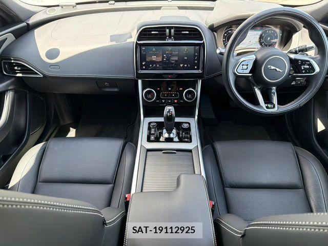 Jaguar XE 2022-01 6304658-1
