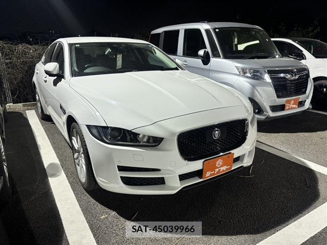 Jaguar XE 2016-03 6498670-0