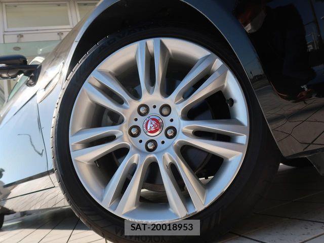 Jaguar XE 2017-03 6752019-16