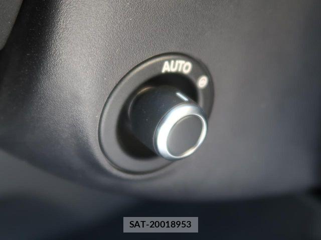 Jaguar XE 2017-03 6752019-8