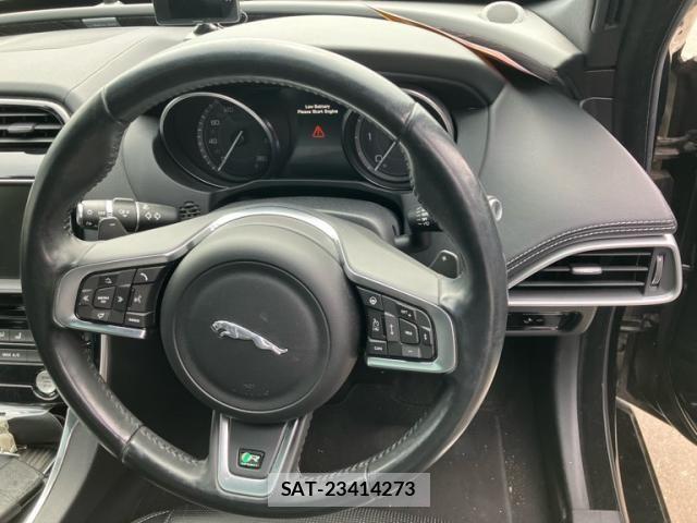 Jaguar XE 2016-02 6906814-18