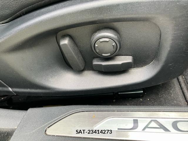 Jaguar XE 2016-02 6906814-20
