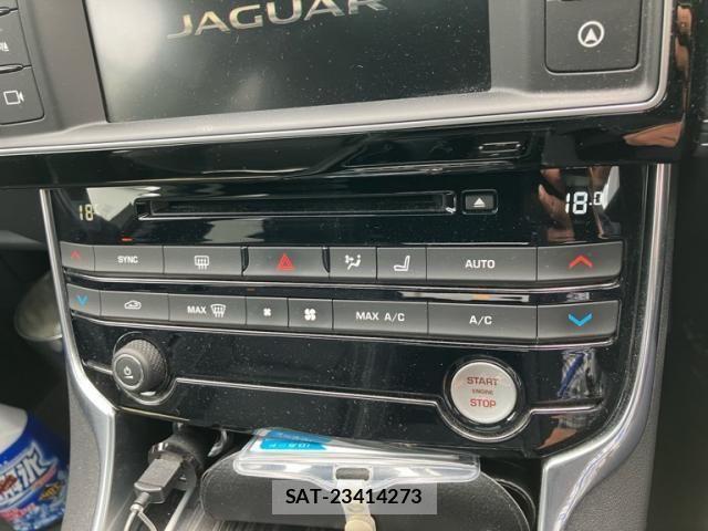 Jaguar XE 2016-02 6906814-22