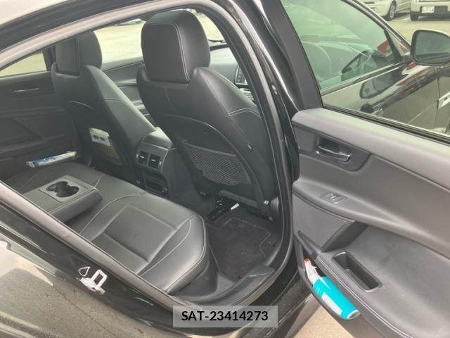 Jaguar XE 2016-02 6906814-28