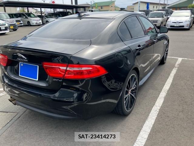Jaguar XE 2016-02 6906814-4