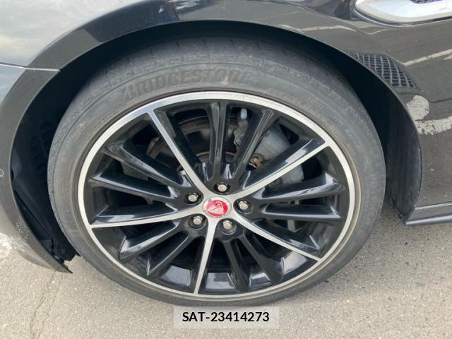 Jaguar XE 2016-02 6906814-7