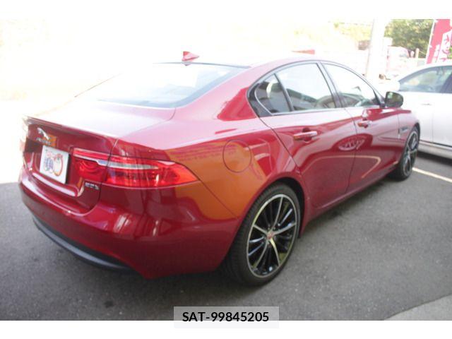Jaguar XE 2015-12 7058961-15