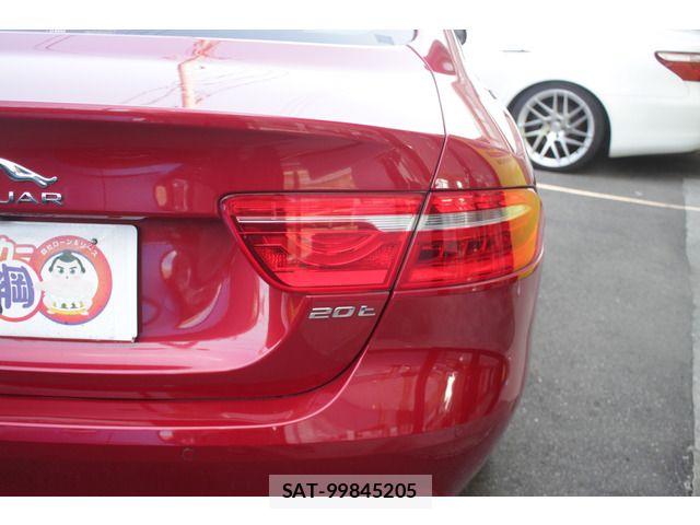 Jaguar XE 2015-12 7058961-17
