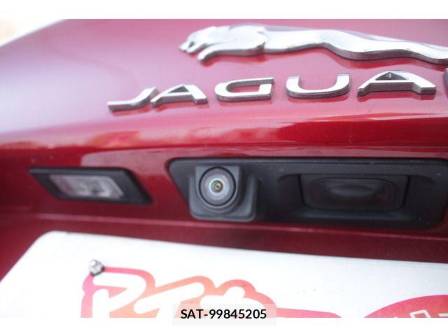 Jaguar XE 2015-12 7058961-19