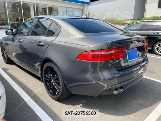 Jaguar XE 2016-04 7058965-9