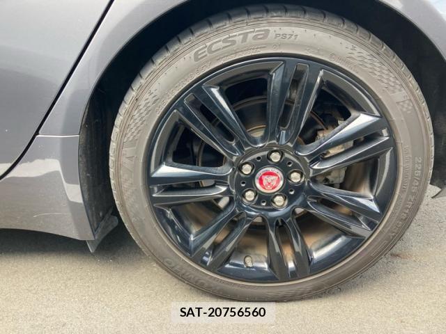 Jaguar XE 2016-04 7058965-12